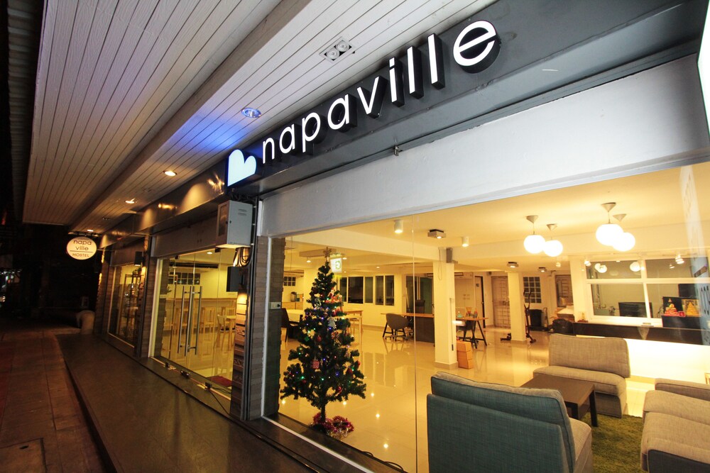 Napaville Huai Khwang Hostel