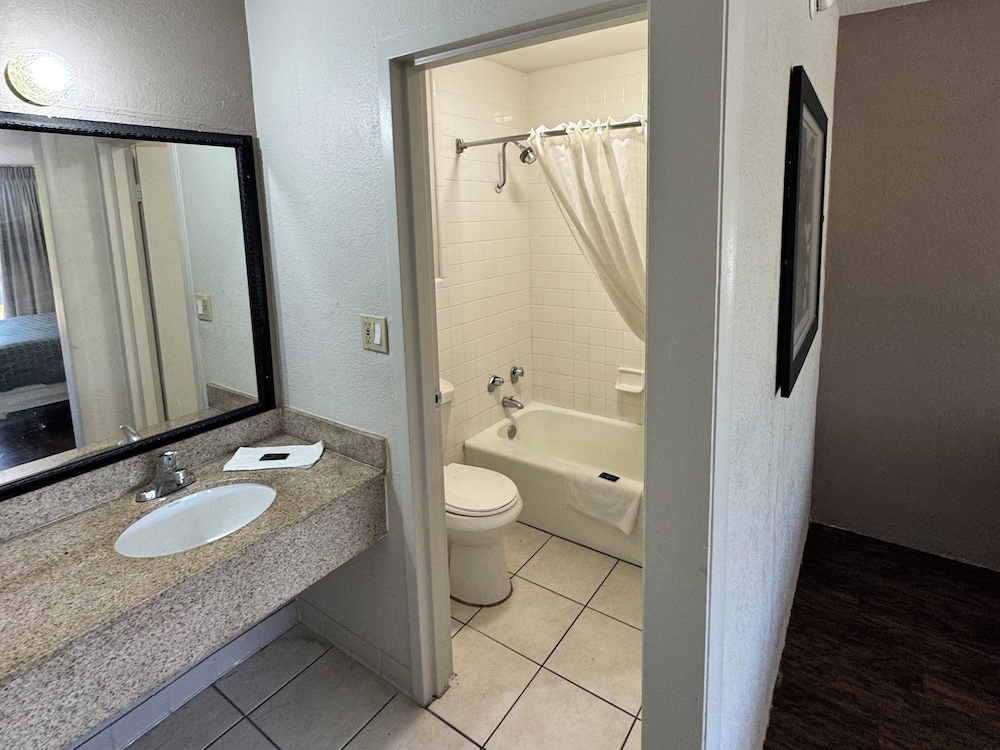 Budgetel Inn Phenix City - photo 23