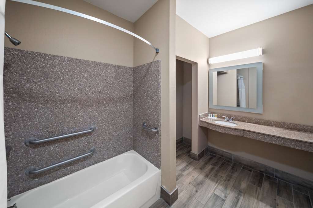 Super 8 by Wyndham Lubbock West - photo 36