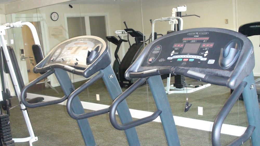 Armstrong Inn and Suites - photo 3