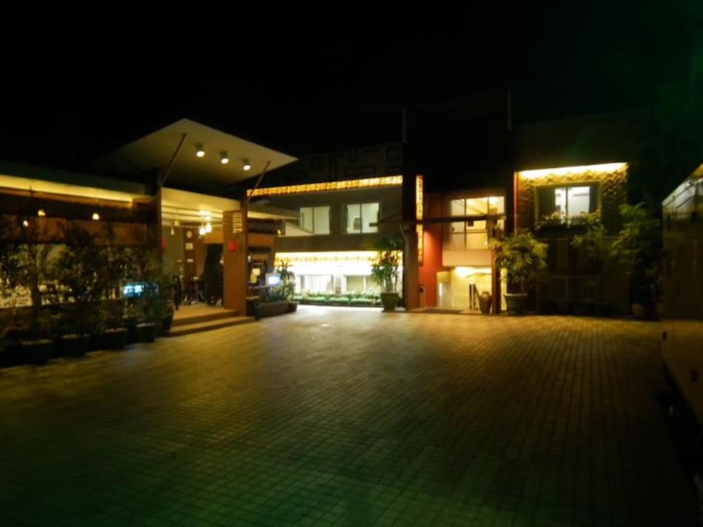 Golden Silk Road Hotel - last minute hotel in Yangon