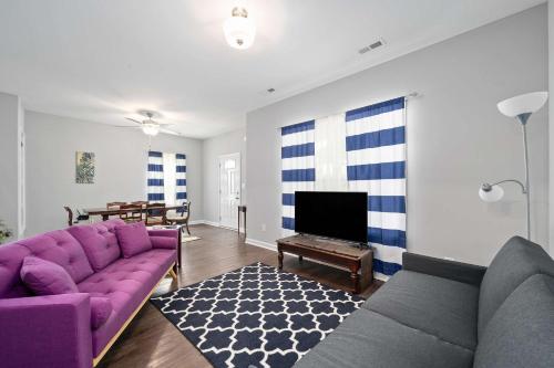 Minutes from Downtown The Comfy Navy Nestler - photo 12