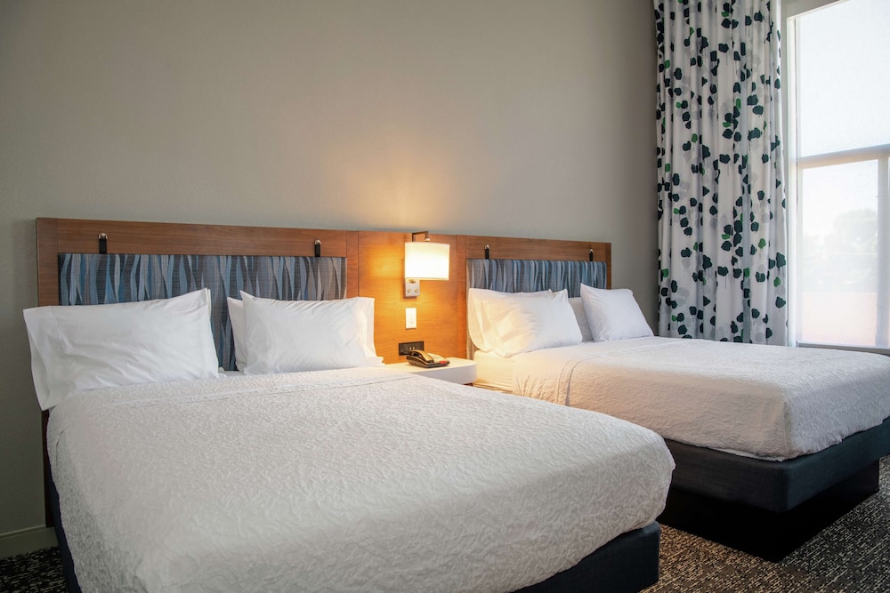 Hampton Inn & Suites Los Angeles Sherman Oaks - photo 15