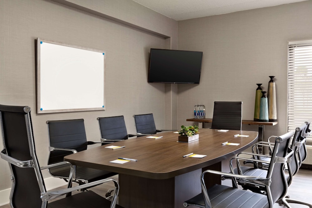 Hampton Inn Waycross - photo 20