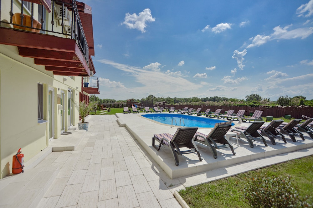 Ovidiu — 4-Star Luxury Hotel in Crisan, Romania