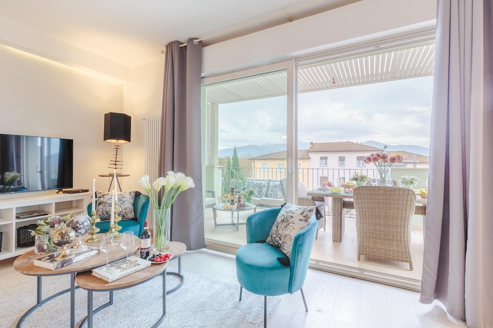 Serenity Vista Penthouse — 4-Star Luxury Hotel in Lucca, Italy