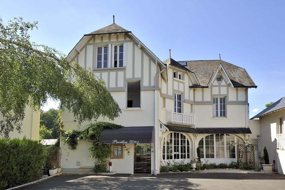 Pavillon Bleu - carbon neutral hotel in Olivet