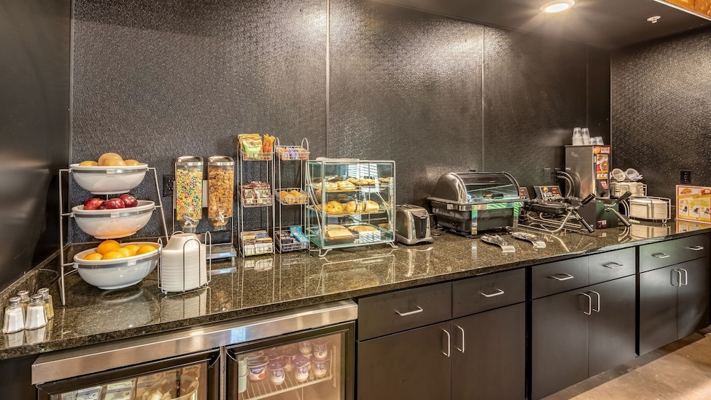 Cobblestone Hotel & Suites Hartford - photo 47