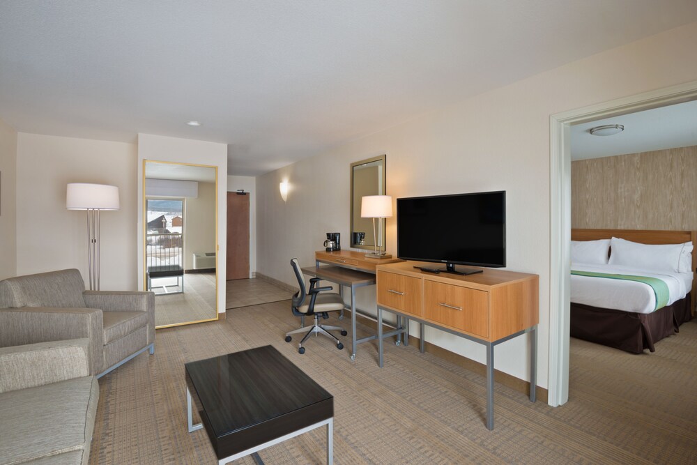 Holiday Inn Express & Suites Fraser Winter Park Area by IHG - photo 13