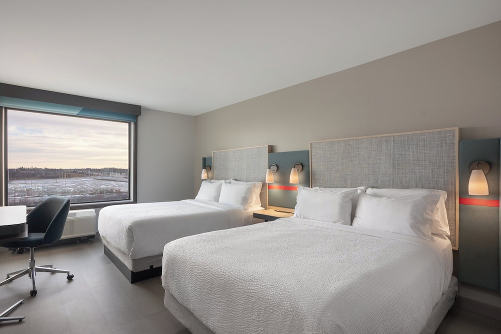 avid hotel Oak Creek by IHG - photo 8
