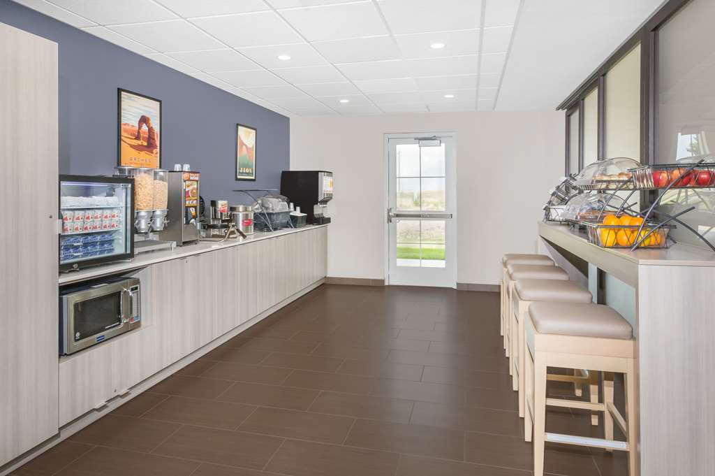 Microtel Inn & Suites by Wyndham Springville Provo - photo 15