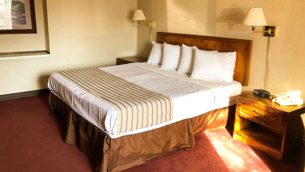 Magnuson Hotel Dixon - photo 20
