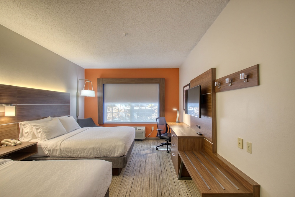 Holiday Inn Express Hotel & Suites Oshkosh by IHG - photo 25