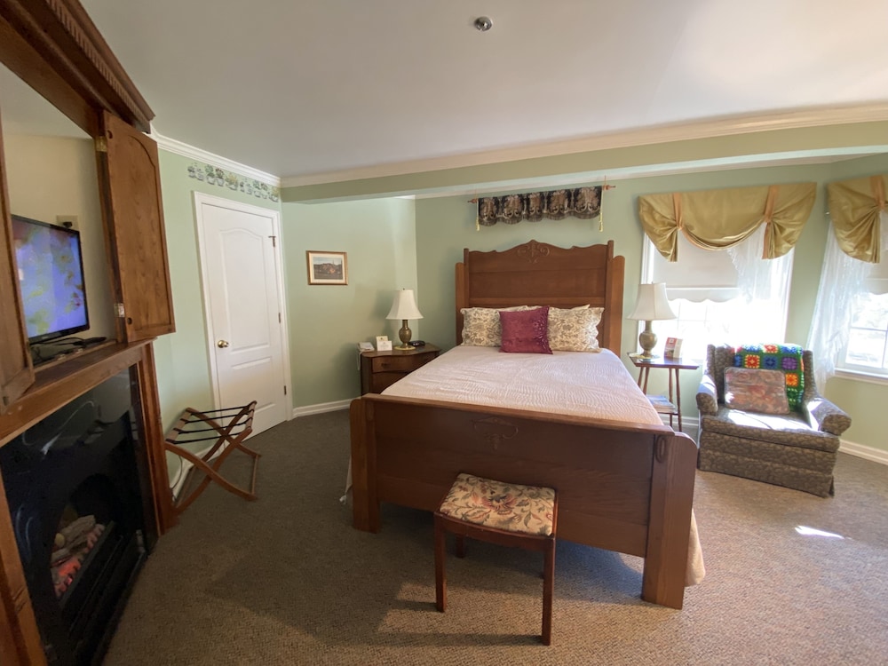 The Cypress Inn Bed & Breakfast - photo 42