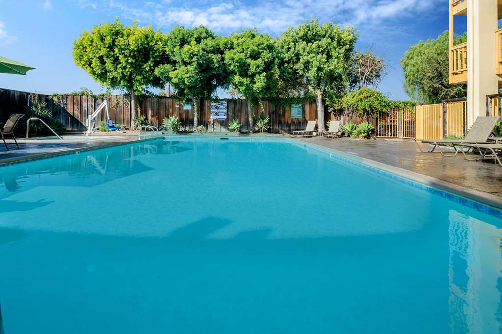 La Quinta Inn & Suites by Wyndham Irvine Spectrum - photo 8