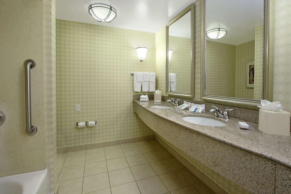 Hilton Garden Inn Sonoma County Airport - photo 17