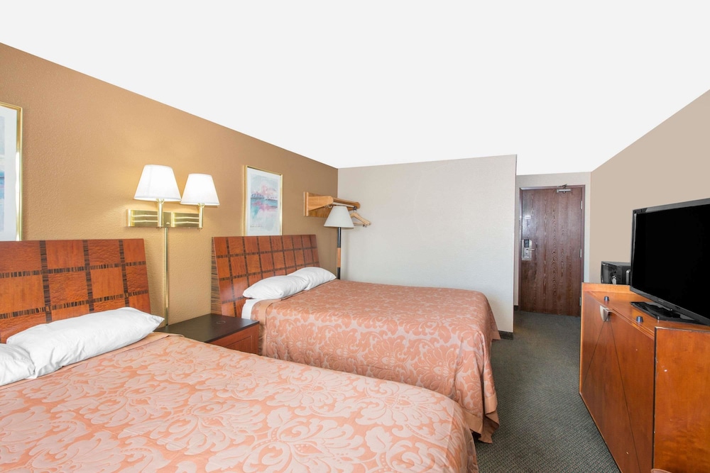 Super 8 by Wyndham Sioux City Morningside Area - photo 7