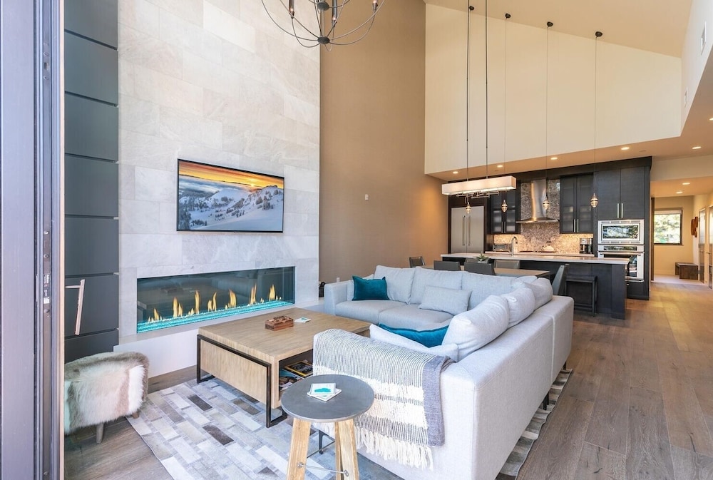 Crystal Bay Penthouse 301 3 Bedroom Condo