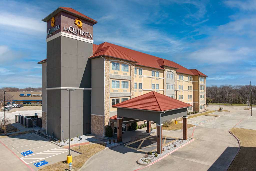 La Quinta Inn & Suites by Wyndham Allen at The Village — hotel in Allen