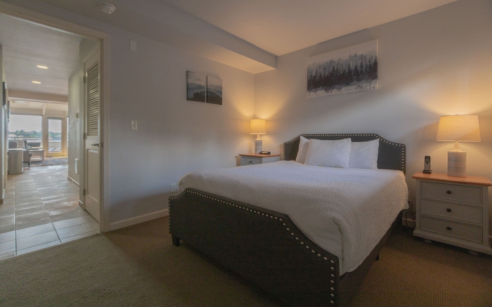 Embarcadero Resort Hotel & Marina - photo 21