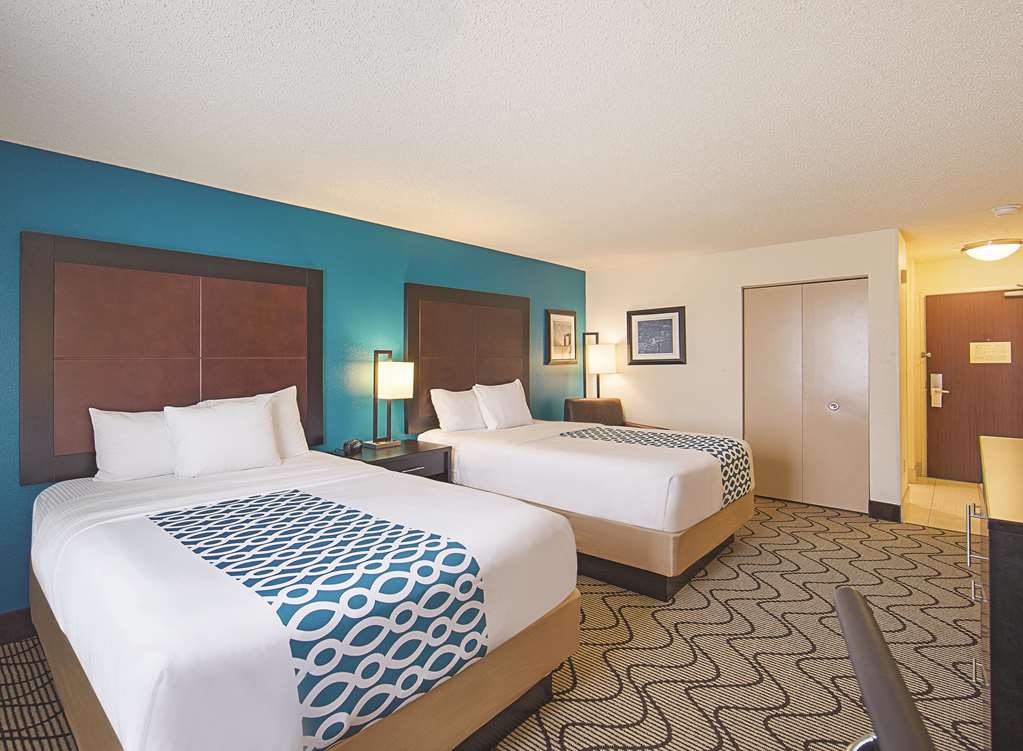 La Quinta Inn & Suites by Wyndham Central Point Medford - photo 27