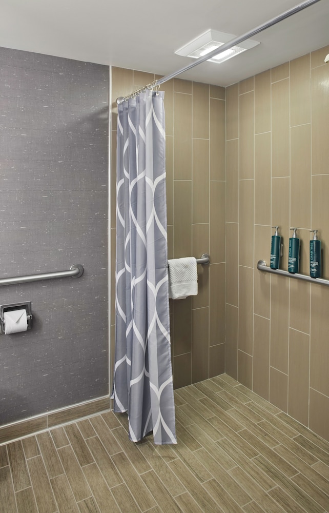 DoubleTree by Hilton Akron Fairlawn - photo 36