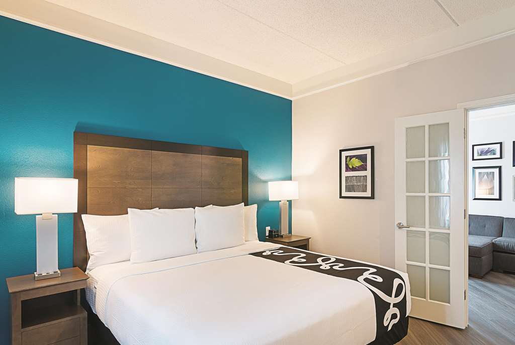 La Quinta Inn & Suites by Wyndham Orlando UCF - photo 37