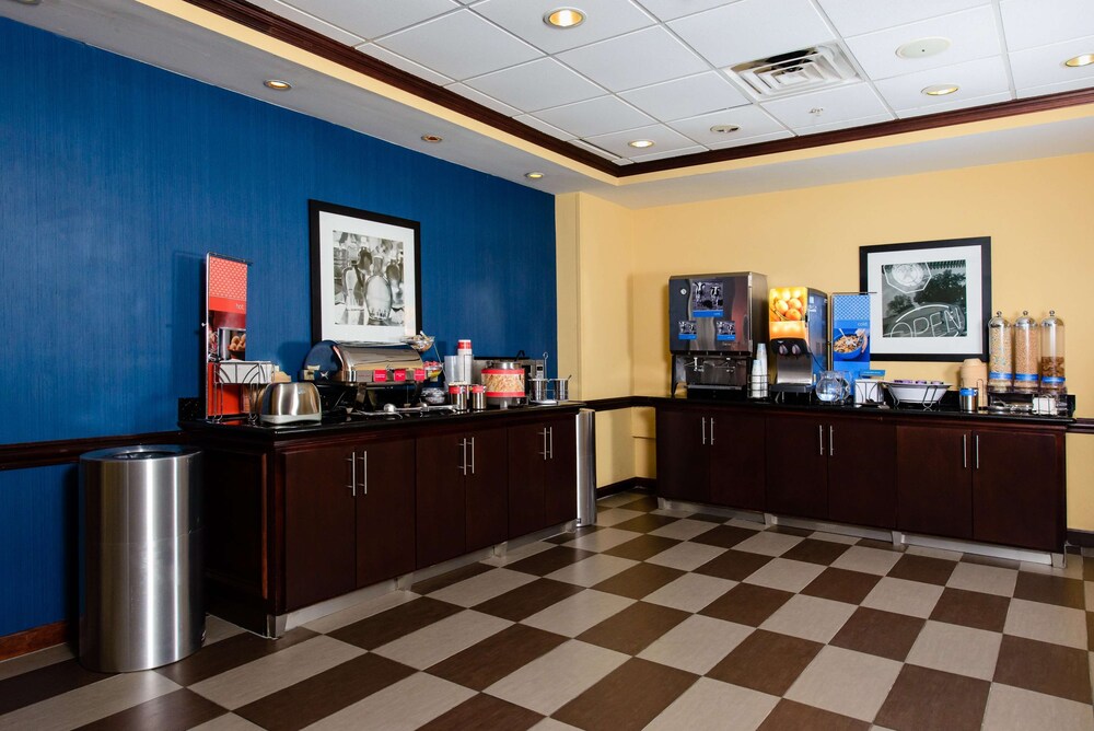 Hampton Inn & Suites Port Arthur - photo 22