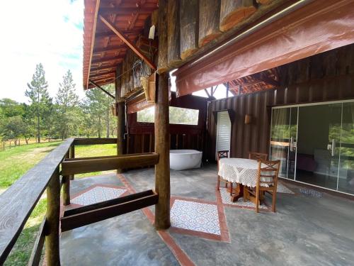 Container Chalé com espaço exclusivo jacuzzi e ar in Sao Pedro, Brasil