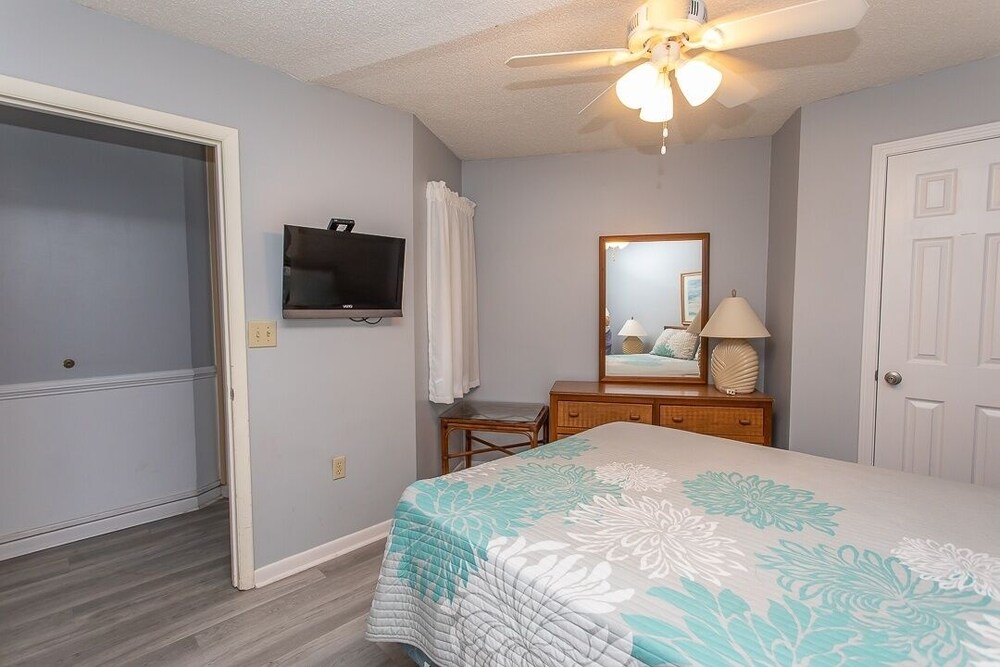 Royal Garden Resort 705 2 Bedroom Condo by RedAwning - photo 3