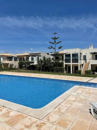 Pine Tree Vilita — 4-Star Luxury Hotel in Pera, Portugal