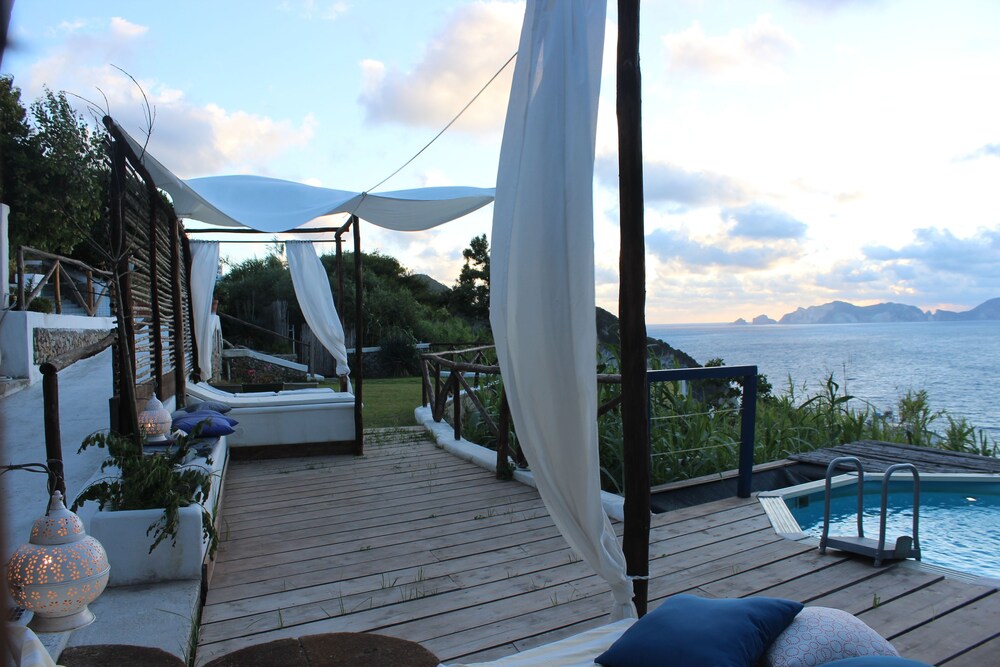 Casavictoria - carbon neutral hotel in Ponza