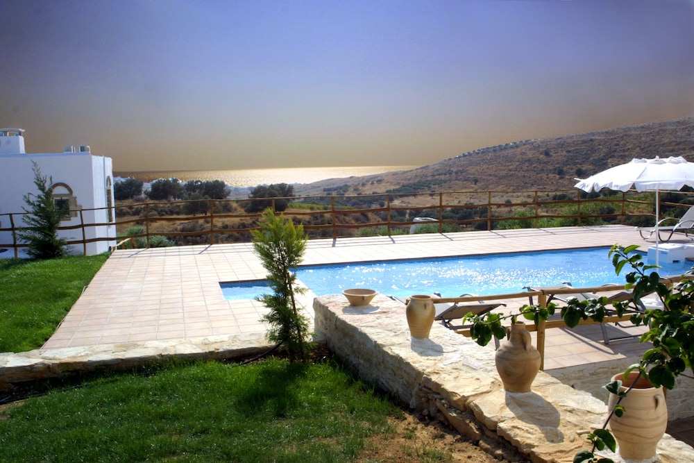 Phaestias Villas — 4-Star Luxury Hotel in Alimos, Greece