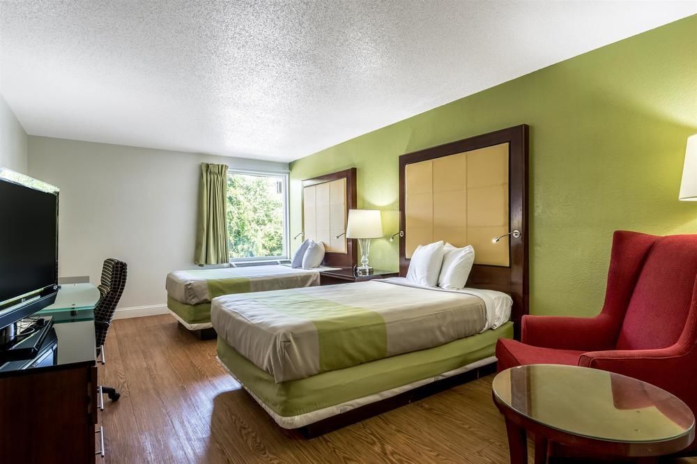 Econo Lodge Airport near Billy Graham Parkway - photo 22
