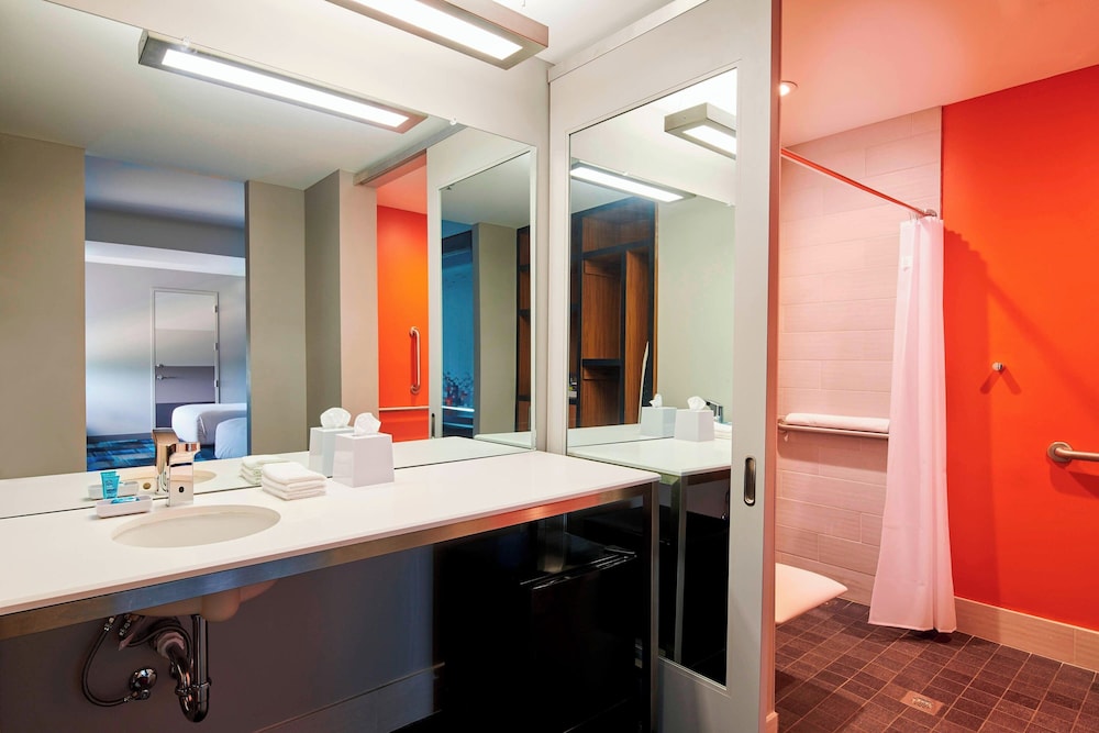 Aloft Cleveland Airport - photo 13