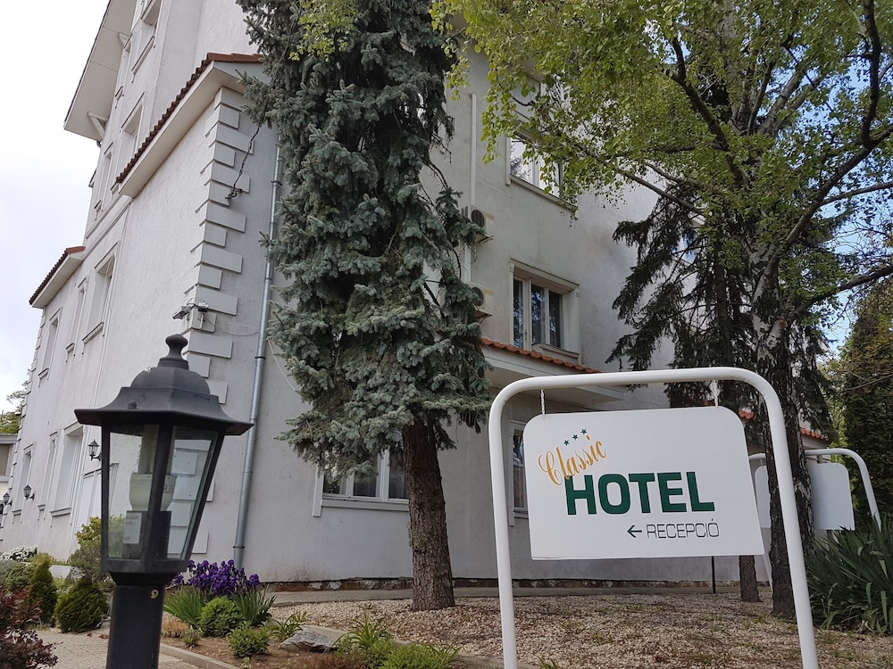 Classic - carbon neutral hotel in Budapest