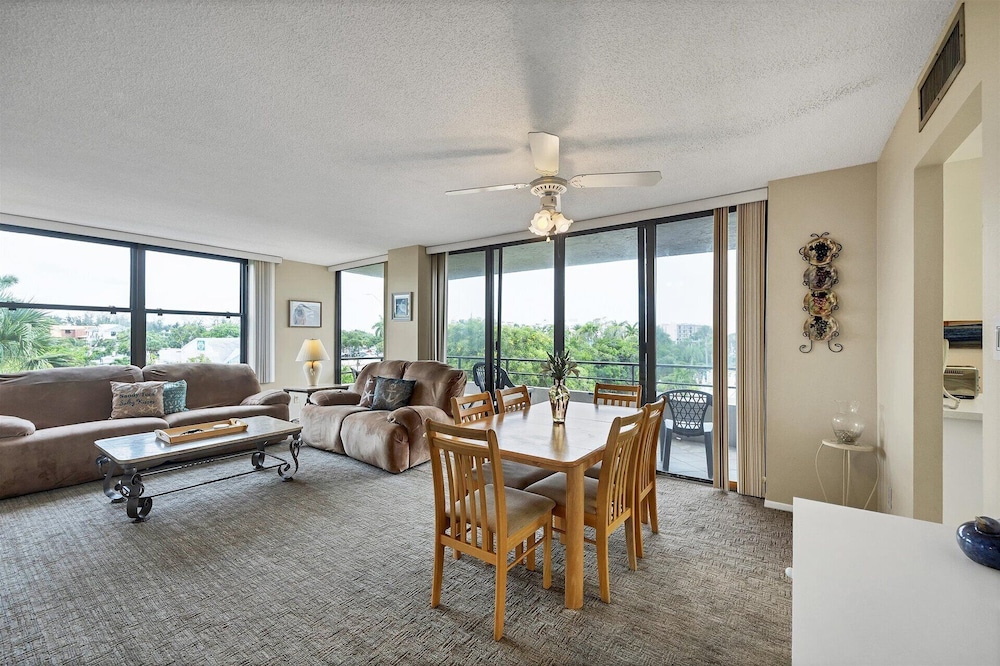 6415 Midnight Pass #304 — 4-Star Luxury Hotel in Siesta Key, United States