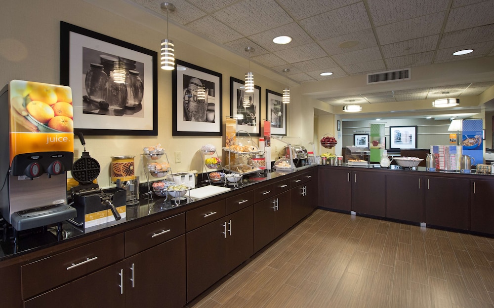 Hampton Inn Gainesville - photo 21
