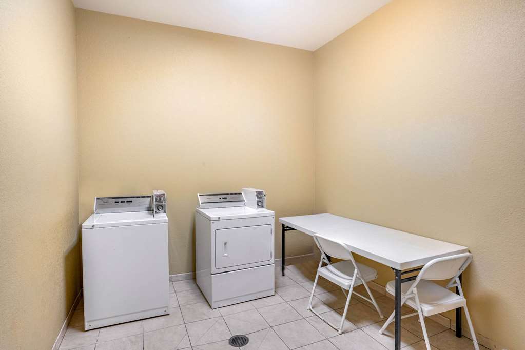 La Quinta Inn & Suites by Wyndham Vicksburg - photo 34
