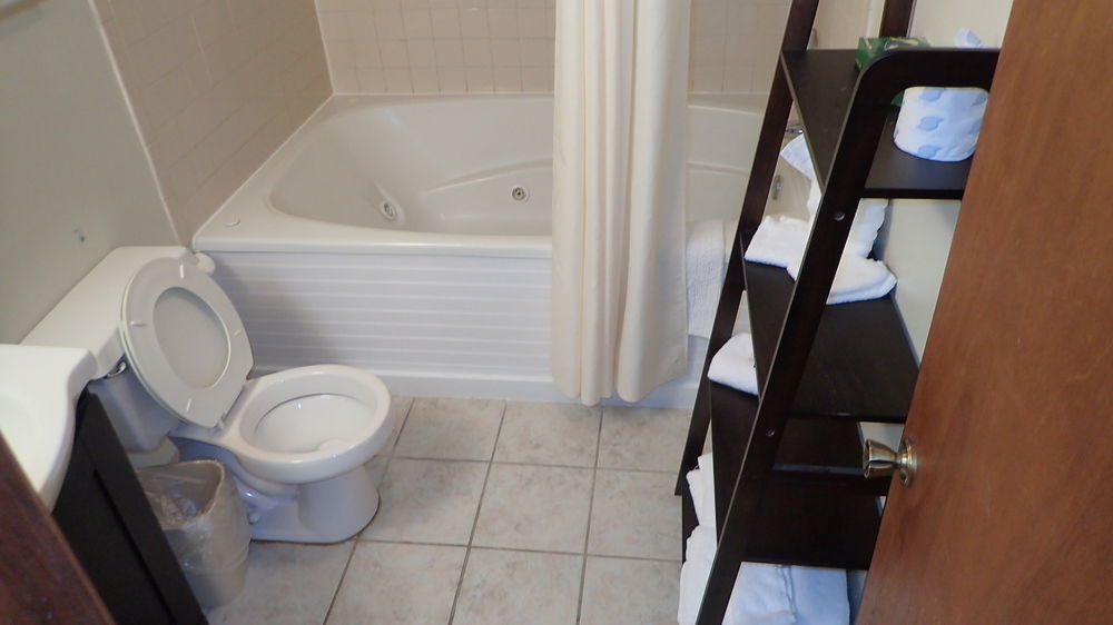 Economy Inn & Suites Gatlinburg - photo 35