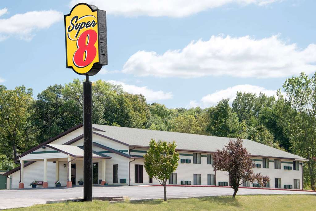 Super 8 by Wyndham Algona - photo 2
