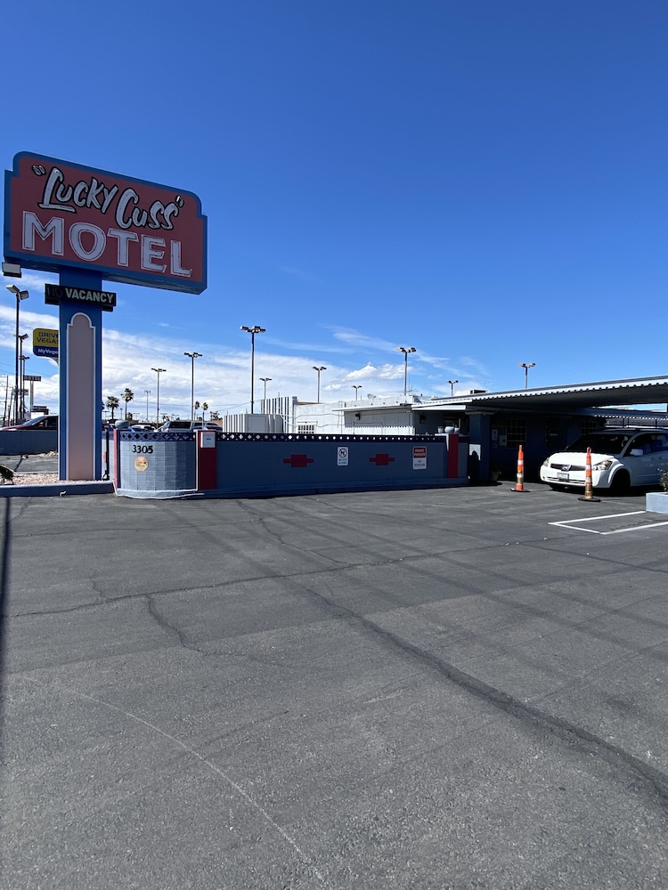 Lucky Cuss Motel - photo 44