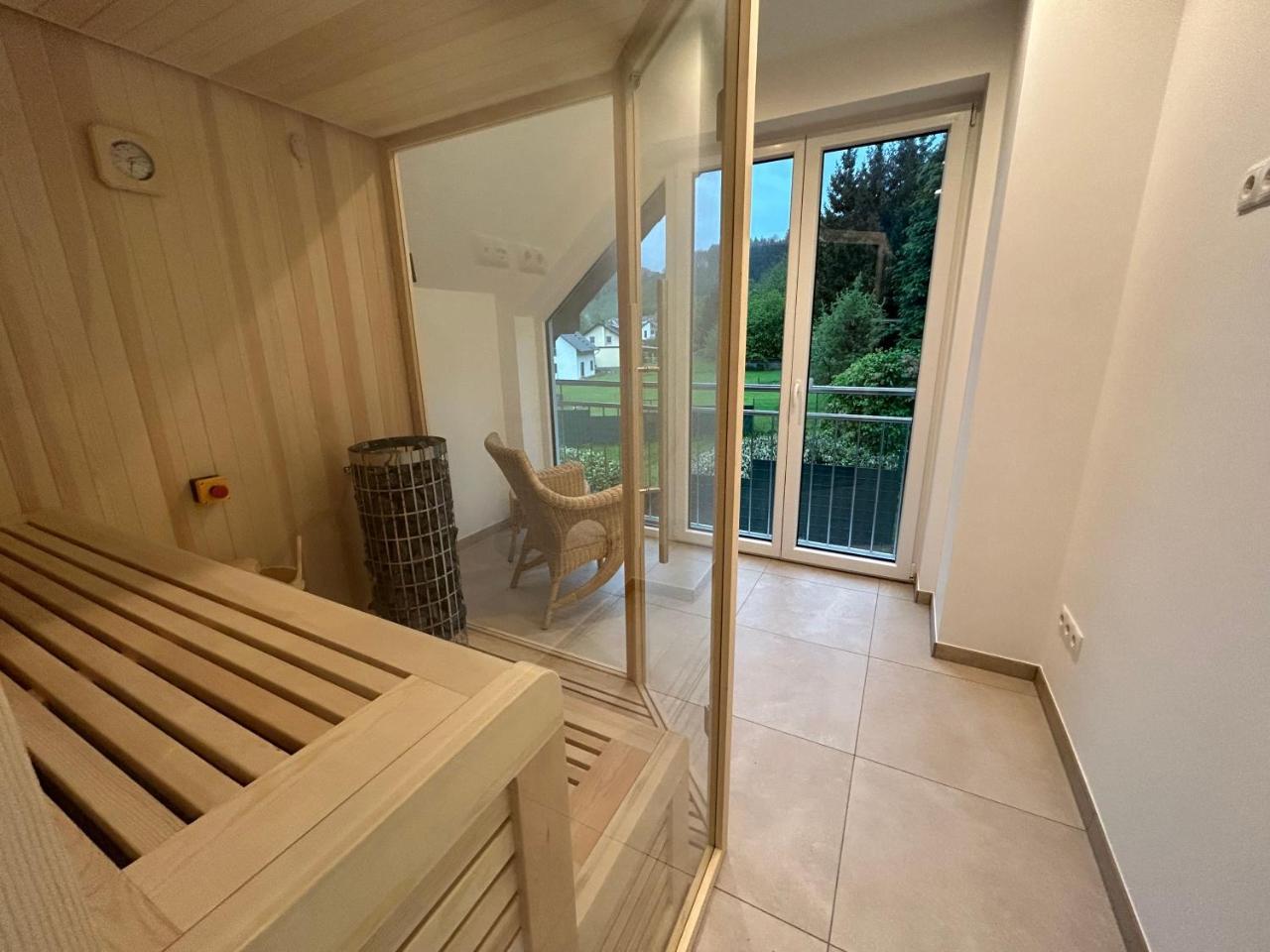 Wellness Ferienhaus mit Dampfbad & Sauna am Nürburgring — hotel in Leimbach