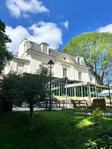 Il Maestro Hotel Restaurant Du Chateau — Ecouen