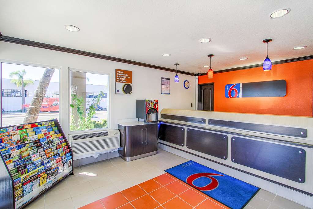 Motel 6 San Diego Airport Harbor - photo 22