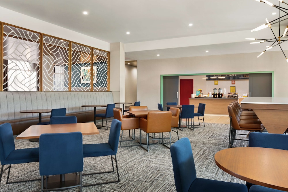 Hampton Inn & Suites San Mateo San Francisco Airport - photo 26
