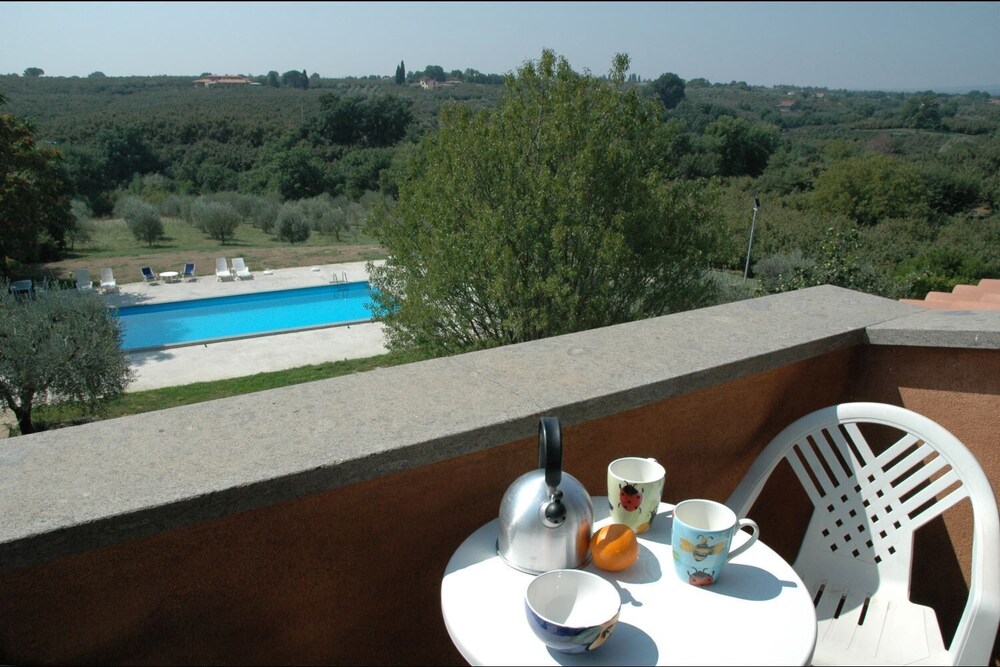 Villa Iris — 4-Star Luxury Hotel in Corchiano, Italy