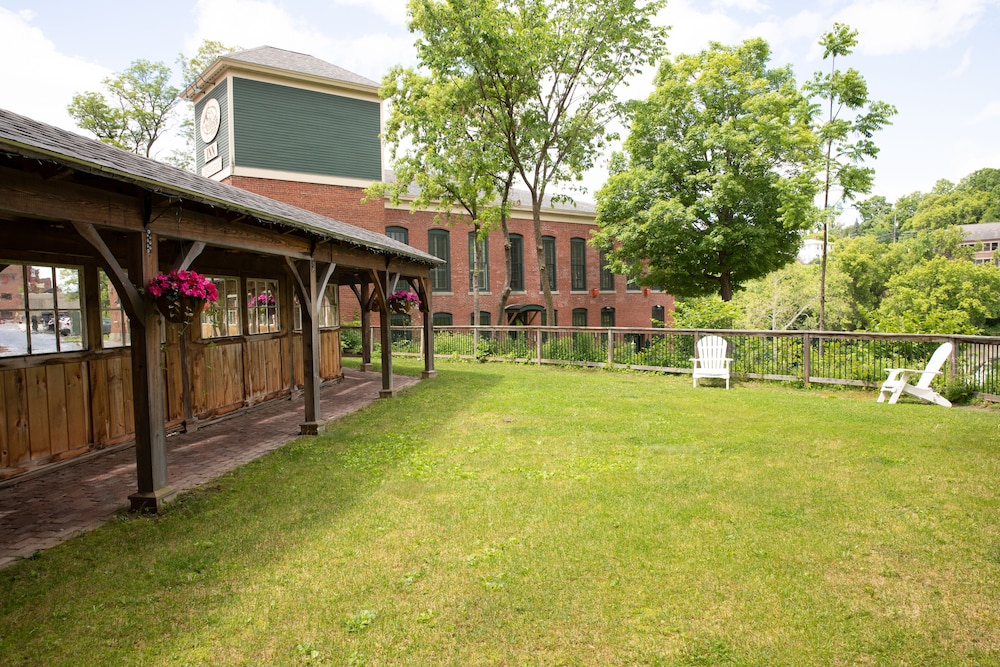 The Common Man Inn & Restaurant - photo 122