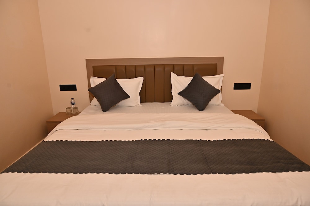 Hotel Pinaka — hotel in Pratapgarh