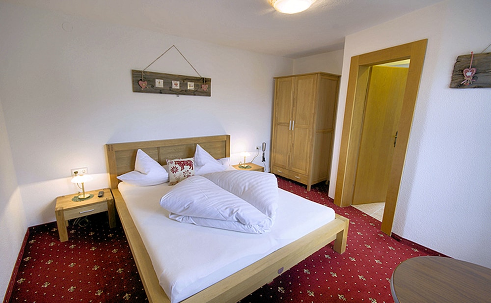 Gästehaus Hackl — 4-Star Luxury Hotel in Sautens, Austria